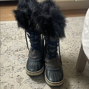 Sorel Women's Joan of Ark Winter Boots Black and Grey Fur-Lined Winter Boots